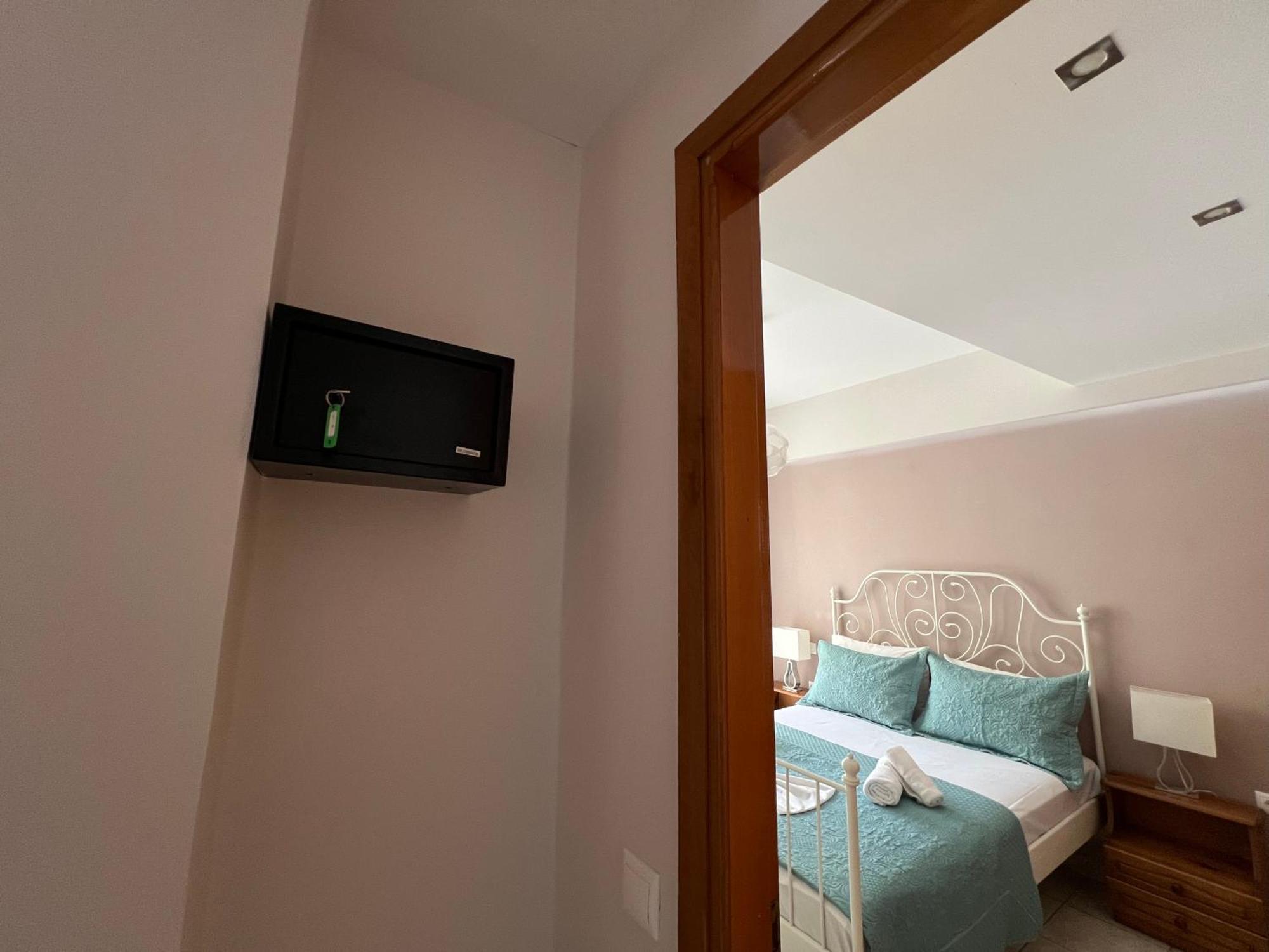Artemis Rooms Two Steps By The Sea Platanias  Exterior photo