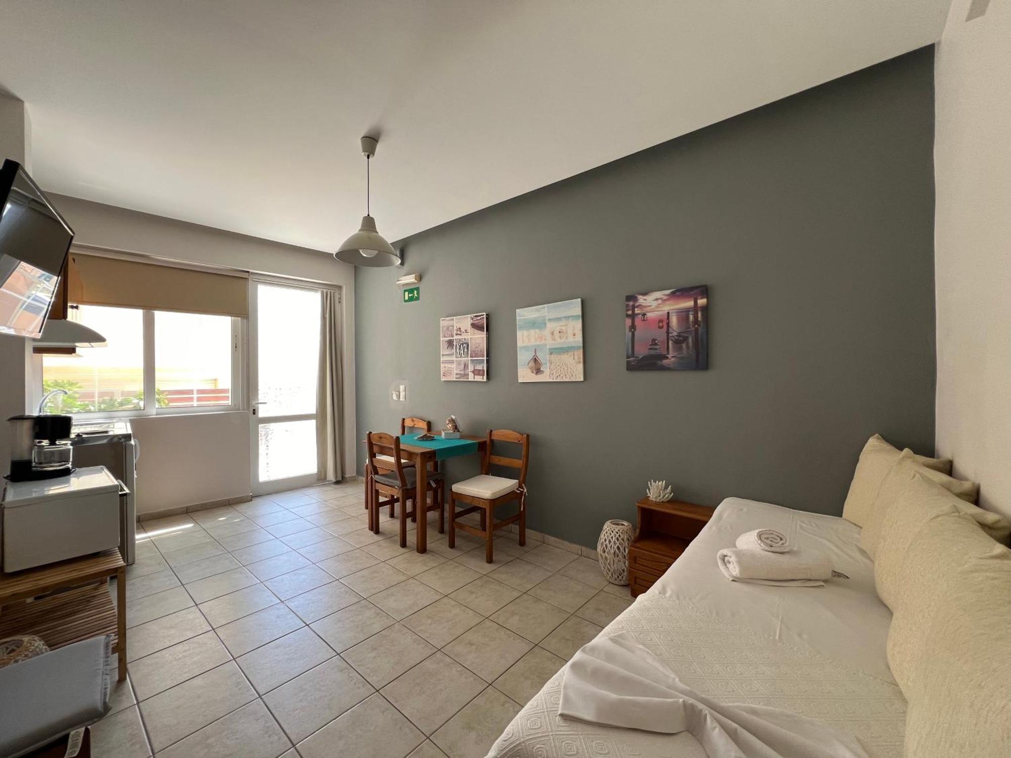 Artemis Rooms Two Steps By The Sea Platanias  Exterior photo