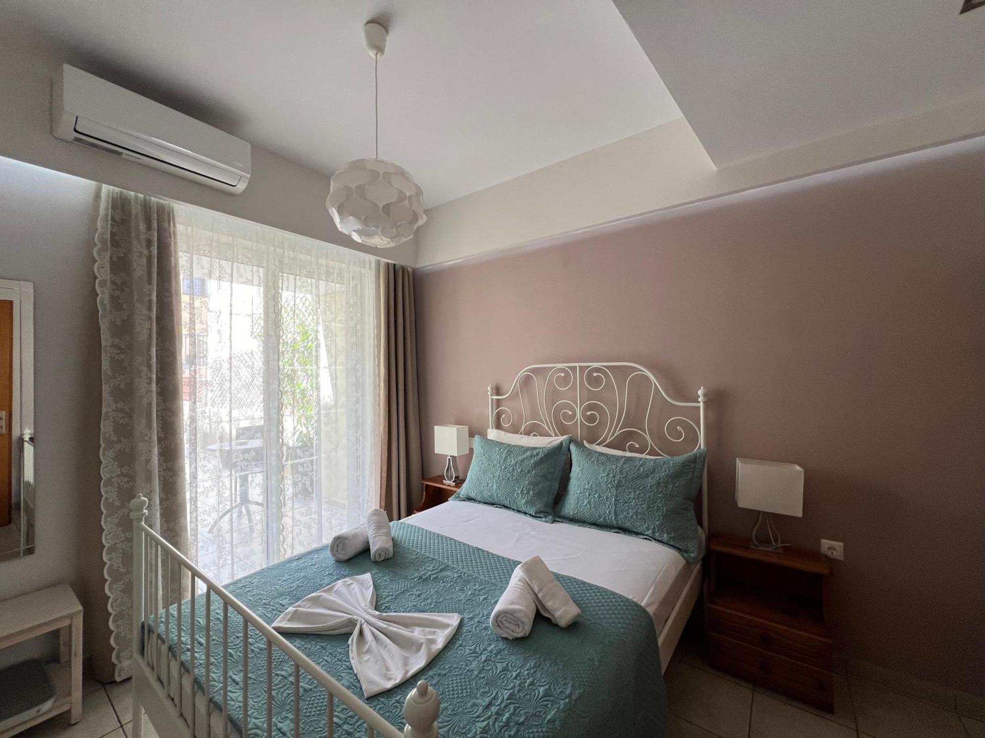 Artemis Rooms Two Steps By The Sea Platanias  Exterior photo