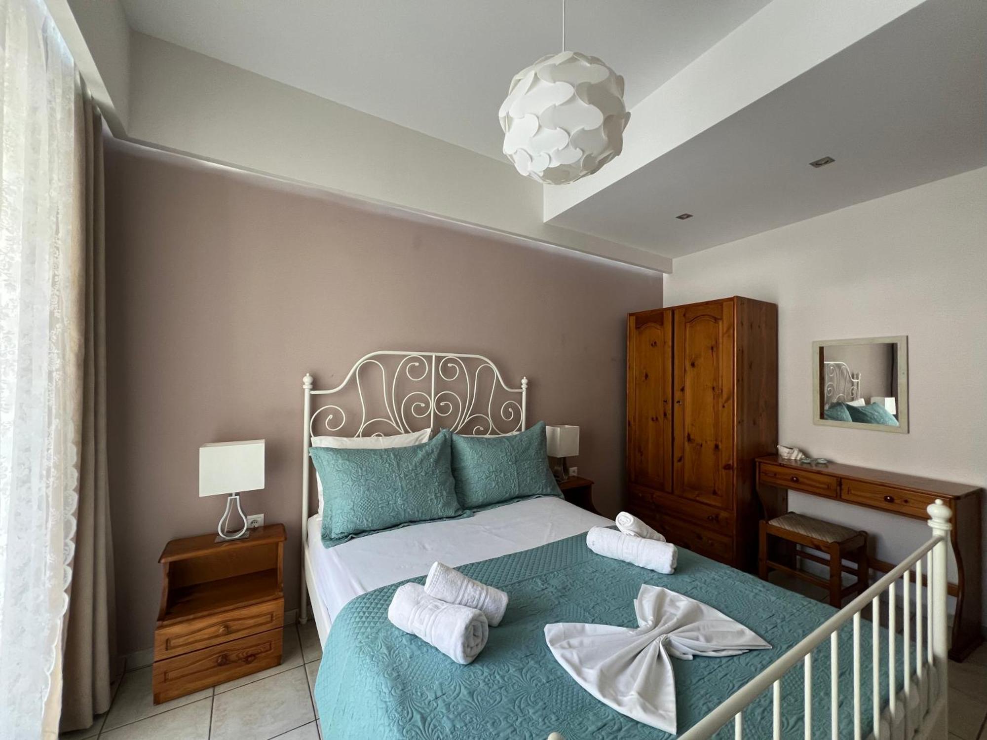 Artemis Rooms Two Steps By The Sea Platanias  Exterior photo
