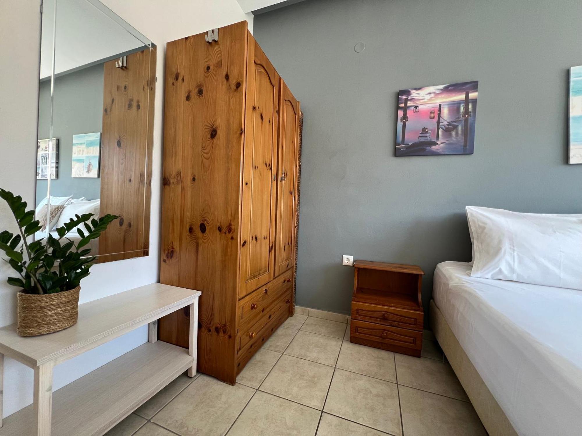 Artemis Rooms Two Steps By The Sea Platanias  Exterior photo
