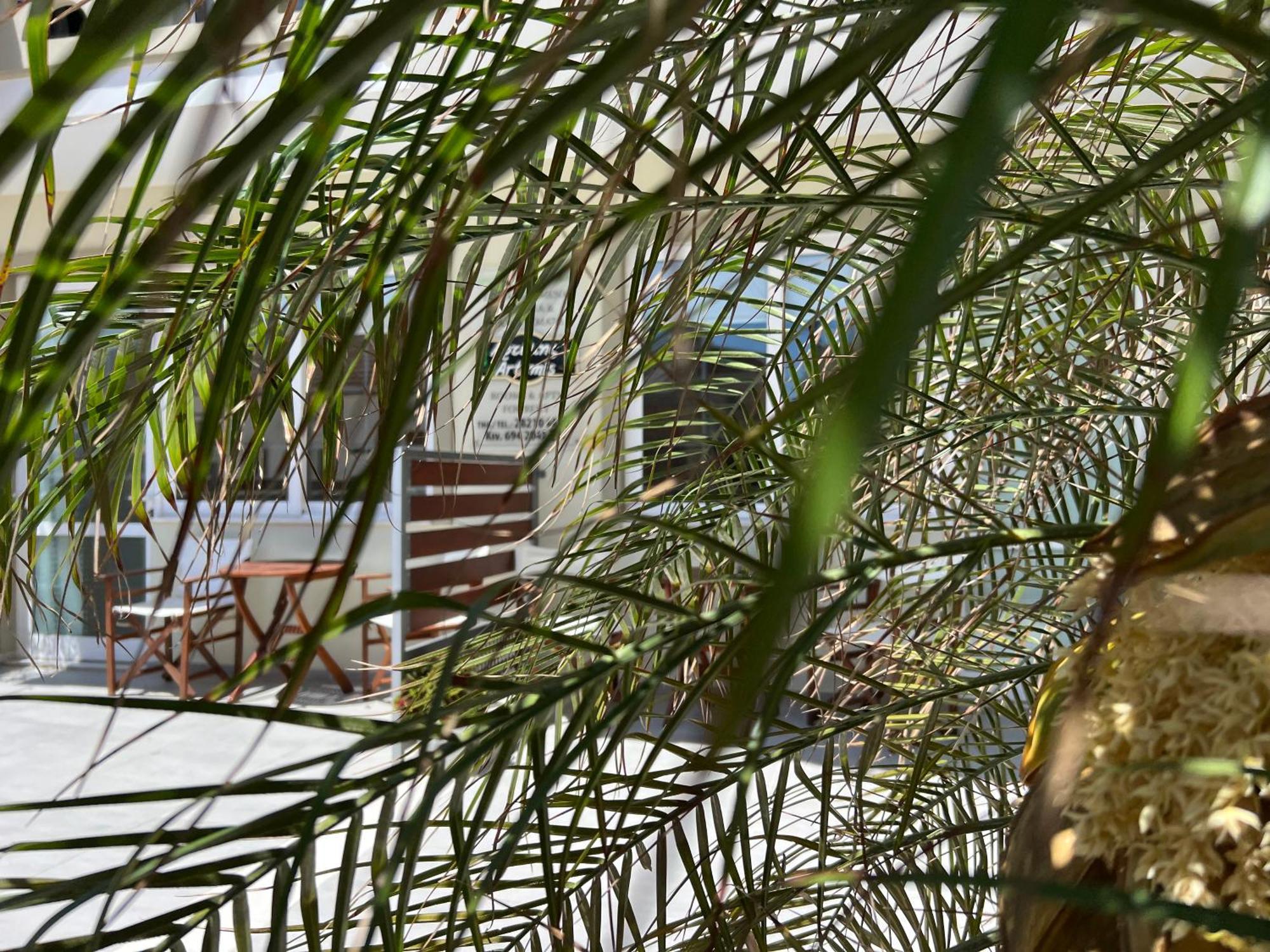Artemis Rooms Two Steps By The Sea Platanias  Exterior photo