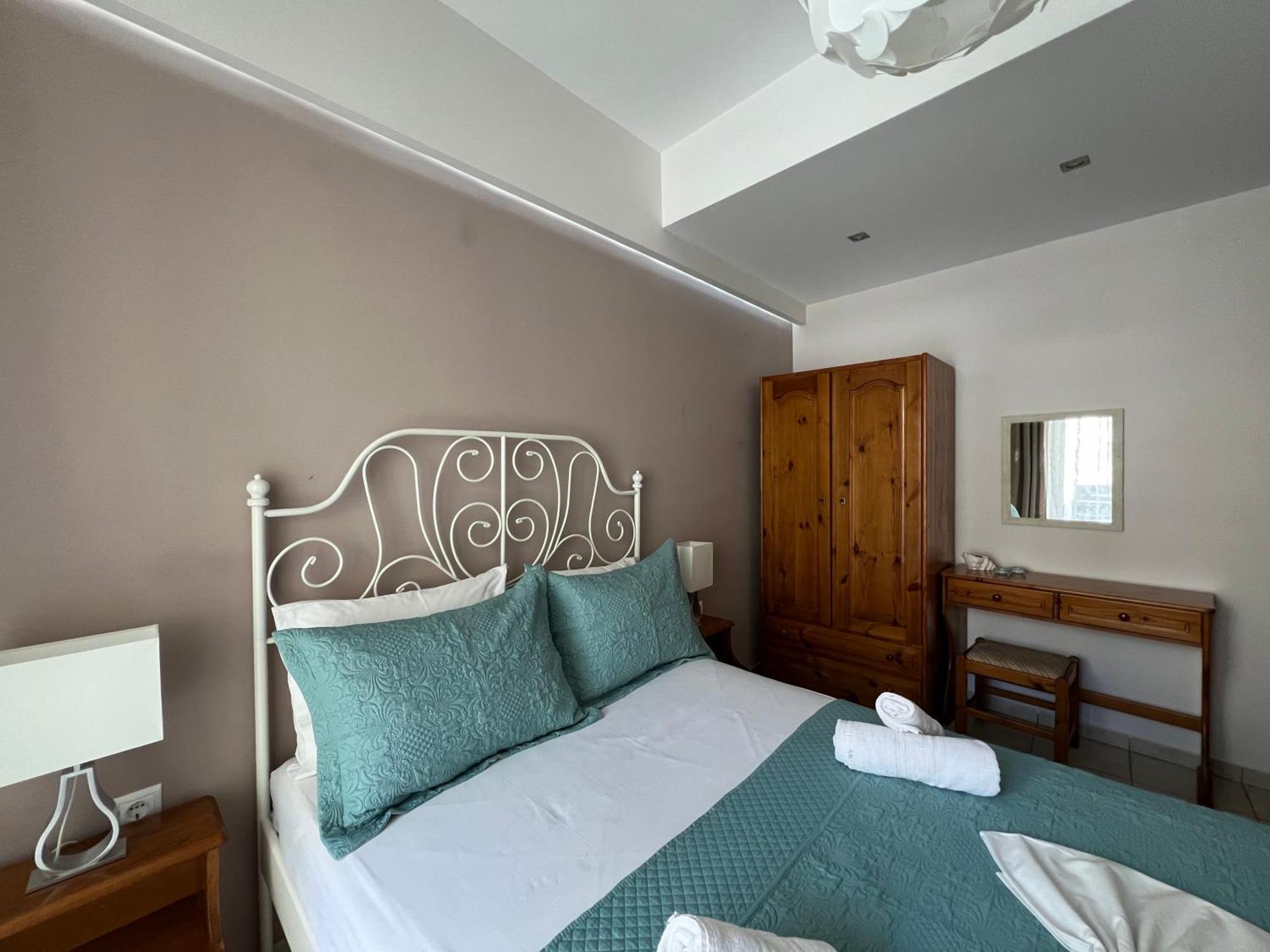 Artemis Rooms Two Steps By The Sea Platanias  Exterior photo